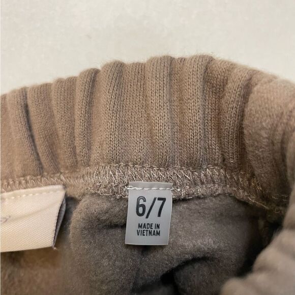 Fear Of God Essentials 1977 Sweat Shorts Kids Size 6-7 Brown - Picture 7 of 9